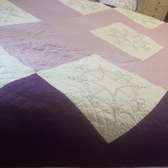 Vintage Purple Quilt Hand Embroidered and Hand Quilted Queen 79 x 102 Queen - Picture 7 of 9